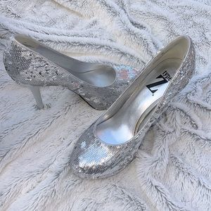 Type Z “Black Rooster” Silver Sequin Heel Size 8M